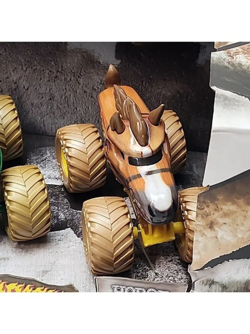 Monster Jam Trucks Hot Wheels Power Beasts 4 Pack Spin Master 1:64